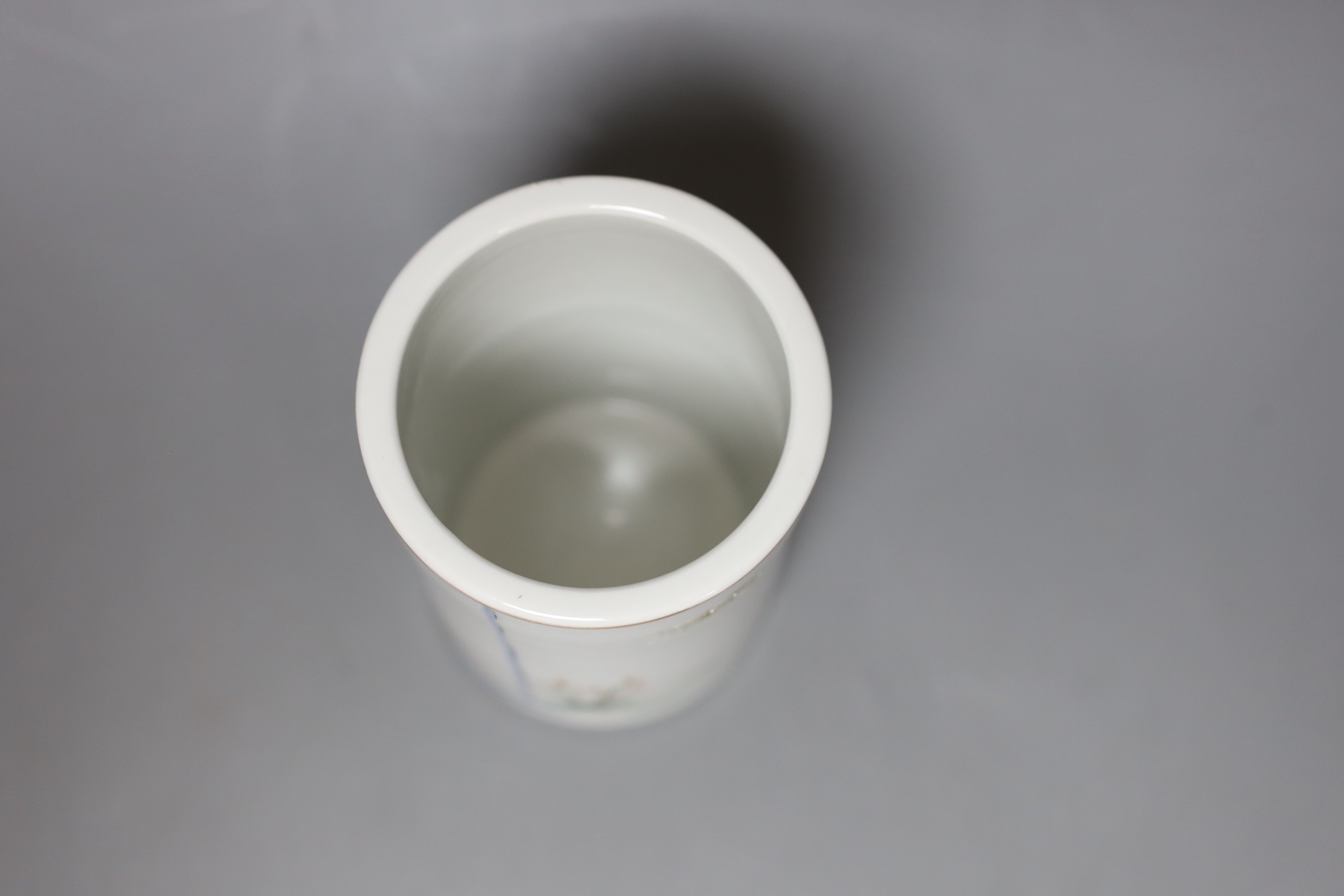 A Chinese famille rose brush pot with seated figures, 12cm tall